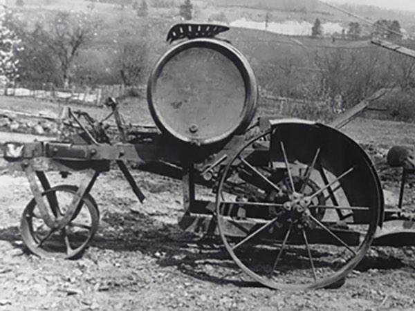 4/14A deluxe horse-drawn tobacco planting machine, circa 1900.  USED BY PERMISSION OF THE NEW MILFORD HISTORICAL SOCIETY
